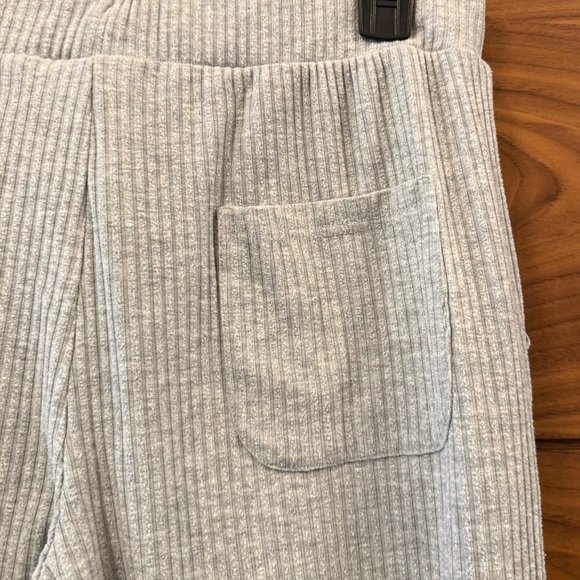 Papinelle Gray Ribbed Lounge Set Jogger Pants (Sz M) and V-Neck Top (Sz L) - Picture 10 of 12